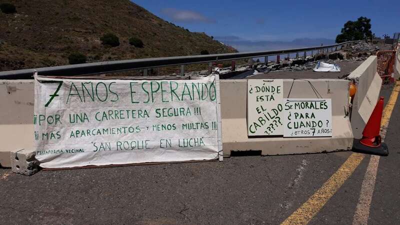 Los vecinos han desplegado pancartas / TA